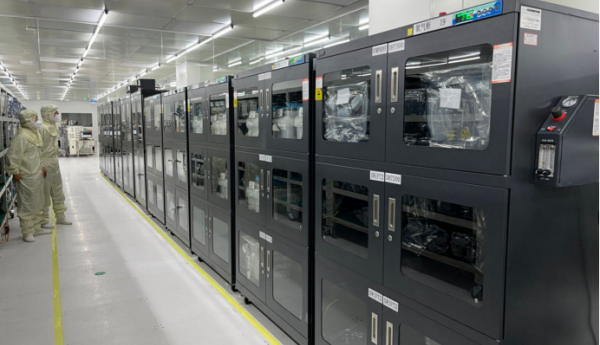 超越防潮：格瑞达氮气柜如何成为高端芯片制造的“终极保险箱”