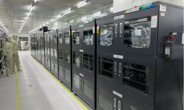 超越防潮：格瑞达氮气柜如何成为高端芯片制造的“终极保险箱”