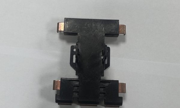 新能源汽车塑胶件选型指南：精密制造的关键要素