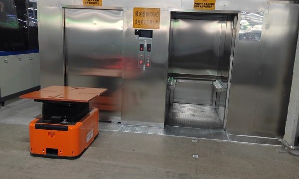 高速物料提升机选型：华楠骏业往复式提升机技术解析